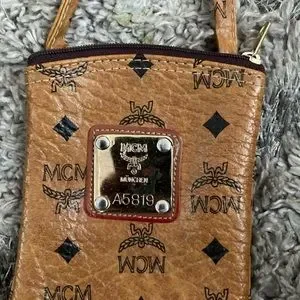 【関税&送料込】Mcm Pouch Medium Toni Top-Zip Shopper in Visetos Cognac | MCM ®US